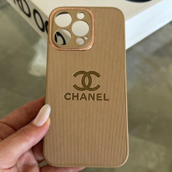 NEW Adorable Fashion IPHONE 13 pro phone case - Picture 3 of 3